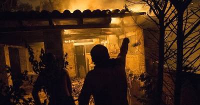 На греческом Пелопонесе горит лес: местных жителей эвакуируют, есть пострадавшие (ФОТО, ВИДЕО)