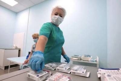 Росздравнадзор проверяет смерть семьи россиян после прививки