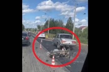 Серьезное ДТП в Вологодской области: ВАЗ-2107 раздавил мотоцикл