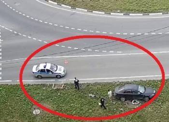 Неадекватный водитель убежал с места ДТП в Вологде, но потом вернулся