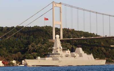 Россияне в Черном море постоянно провоцируют корабли НАТО первыми нанести удар, - командующий ВМС США в Европе и Африке Берк