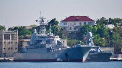 Оккупанты подняли триколор над захваченным украинским кораблем "Константин Ольшанский"