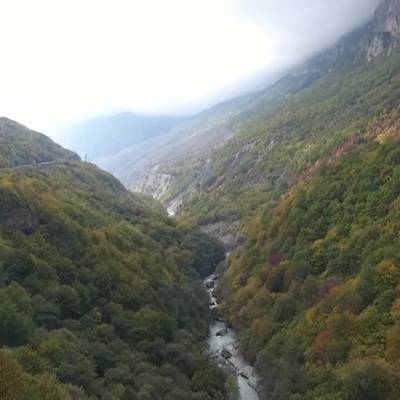 Пострадавших под камнепадом в горах КБР альпинистов эвакуировали вертолетом