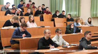 Около 29 тыс. абитуриентов наберут на бюджетное обучение в высшие учебные заведения Беларуси