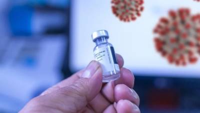 Вакцинация одного человека втрое сокращает риск заражения коронавирусом в семье