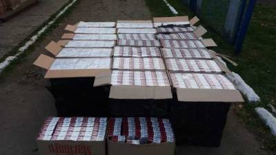 Из Украины в Румынию пытались перенести на плечах более 10 тысяч пачек сигарет