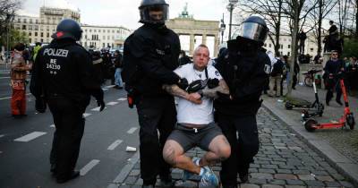 В Берлине задержали сотни протестующих против COVID-ограничений (ФОТО, ВИДЕО)