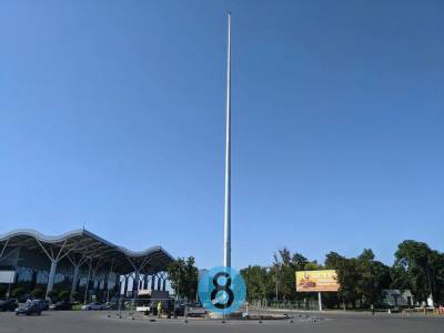 Возле Одесского аэропорта установили 50-метровый шпиль: зачем?