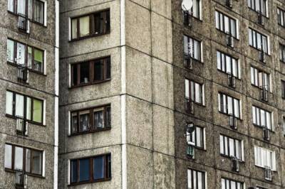 В Комсомольске-на-Амуре женщина выбросила мужчину из окна многоэтажки