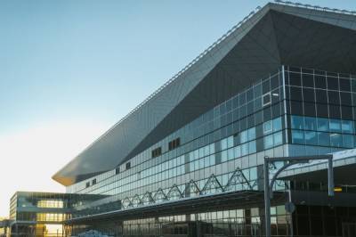 Аэропорт Красноярска вновь задержал вылет рейсов из-за дыма от пожаров