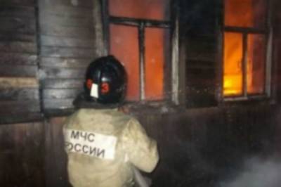 В Хабаровске сгорел деревянный дом