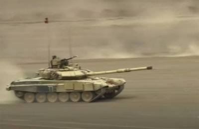 Индийская армия отработала наступательную операцию с танками Т-72 и Т-90 в 40 км от китайской границы