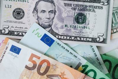 Курс доллара вырос до 73,7 рубля, евро также укрепился