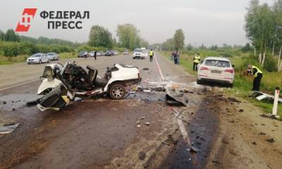 На Среднем Урале водитель автомобиля погиб на глазах ребенка