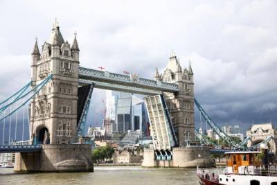 В Лондоне сломался известный Тауэрский мост (ФОТО)