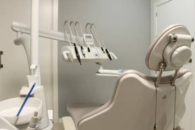 В Новотроицке стоматология делала зубные протезы из запрещённого вещества