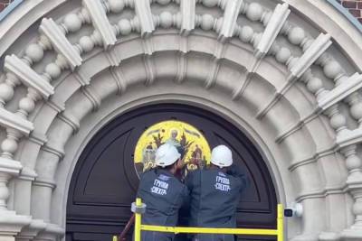 Над входом в Скорбященскую церковь восстановили историческую мозаику
