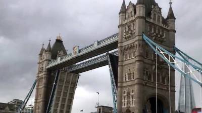 В Лондоне спустя примерно 15 часов свели знаменитый Тауэрский мост