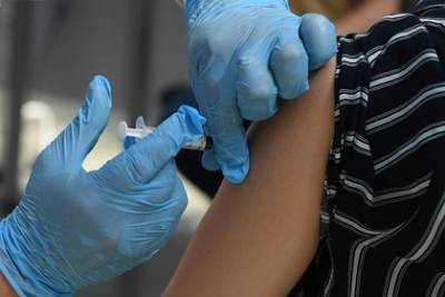 Четыре региона России обнародовали статистику по заболевшим после вакцинации