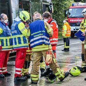 В Германии грузовик протаранил автобус: есть жертвы