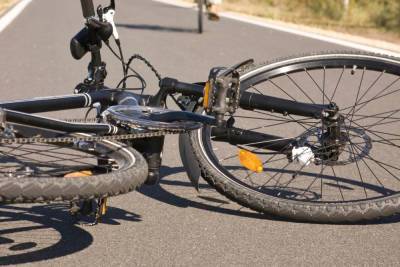 Юный велосипедист угодил под колеса легковушки на Зелинского