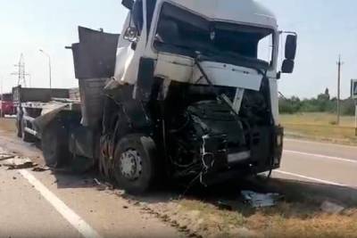 На трассе в Белгородской области столкнулись грузовик и рефрижератор