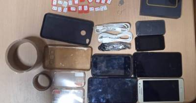 Житель Калининградской области пытался перебросить в колонию 6 мобильников и 50 сим-карт