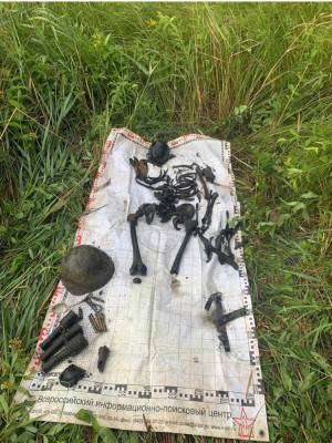 Поисковики нашли на дне Невы лодку с останками красноармейца