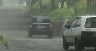 Дожди с грозами, град и шквалы: синоптики предупредили об ухудшении погоды в Украине 10 августа
