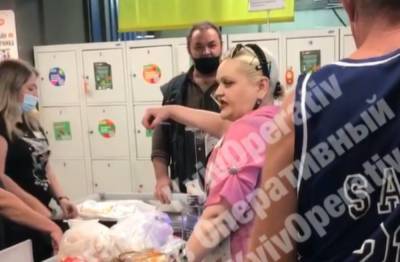 "Я и так красивая": киевлянка без маски устроила скандал в супермаркете, видео