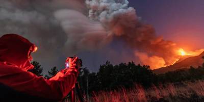 Сицилию засыпало пеплом после нового извержения вулкана Этна