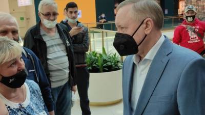 Губернатор Петербурга проверил фуд-корты и центр вакцинации в "Галерее"