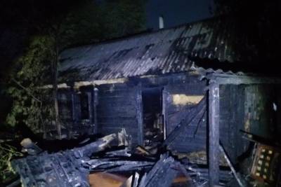 В Чебоксарах пенсионер пострадал, пытаясь потушить свой дом