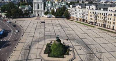 Дрифт на Софиевской площади: в КГГА заявили, что не давали разрешений