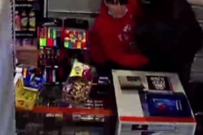 В Каменске задержали подозреваемого в нападении на табачный магазин