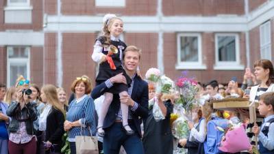 На линейки 1 сентября в Петербурге родители попадут только в масках