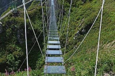 В Сочи открылся уникальный мост с прозрачными ступенями