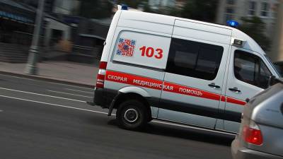 Мотоциклиста госпитализировали после ДТП в Москве