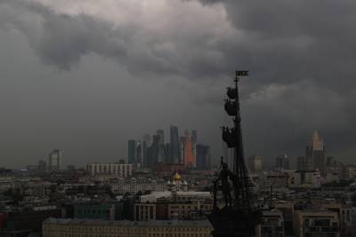 МЧС предупредило москвичей о ливне и грозе