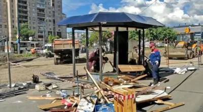 В Петербурге демонтировали 650 кв м незаконных торговых точек