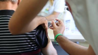 Прецедент в Израиле: начальство имеет право обязать сотрудника вакцинироваться