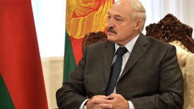 Лукашенко рассказал, как быстро поставит Украину на колени