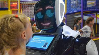 В детский сад Воронежа взяли на работу робота-воспитателя