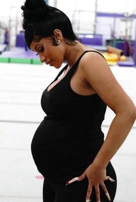Cardi B опубликовала свою последнюю фотосессию для беременных перед родами!