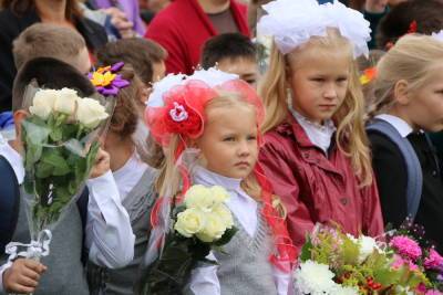 Школьные линейки 1 сентября пройдут в Петербурге с ограничениями