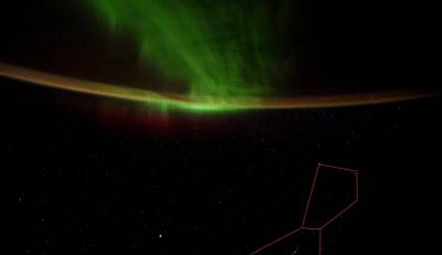 Как выглядит полярное сияние с МКС: астронавт поделился насыщенными кадрами