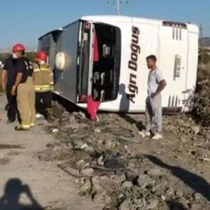 В аварии с пассажирским автобусом в Турции пострадали более 30 человек