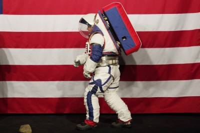 Американские астронавты не полетят на Луну через 3 года