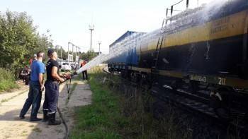 В Вологодской области произошла утечка серной кислоты из цистерны товарного поезда