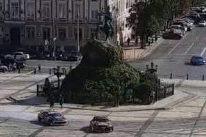 Дрифт на Софийской площади: в скандал оказалась втянута популярная рэп-исполнительница. ФОТО